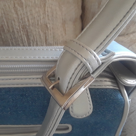 New Marlo Blue Denim Embroidered Purse w/Silver Strap - Picture 3 of 5